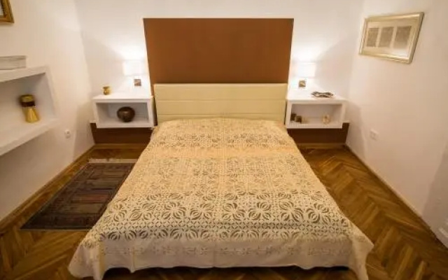 Gold Pearl Apartment