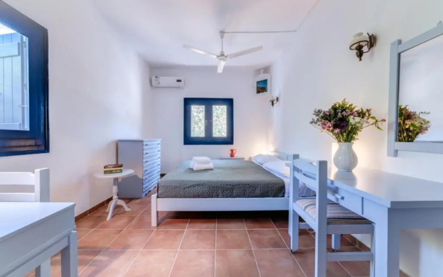 Peggy's Place, Traditional Cycladic House in Drios