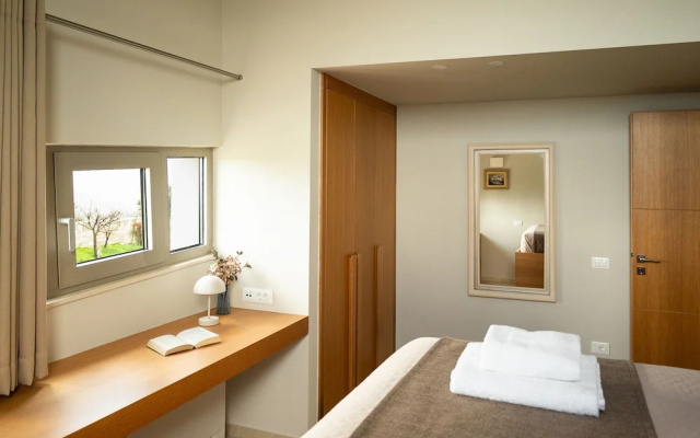 Villa - Sleeps 10 - Pool - Parking - Pool Table