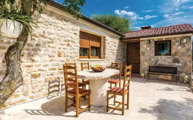 Holiday House Luka