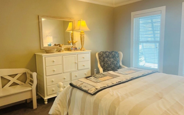Elegant Egret 4 Bedroom Home by RedAwning