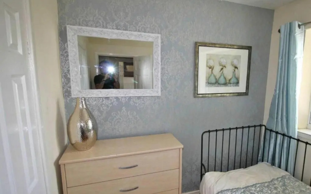 Large Balcony Apartment - Town & Races -2 Dbl Beds