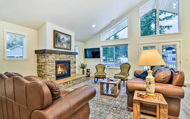 Family-friendly Packwood Retreat w/ Deck!