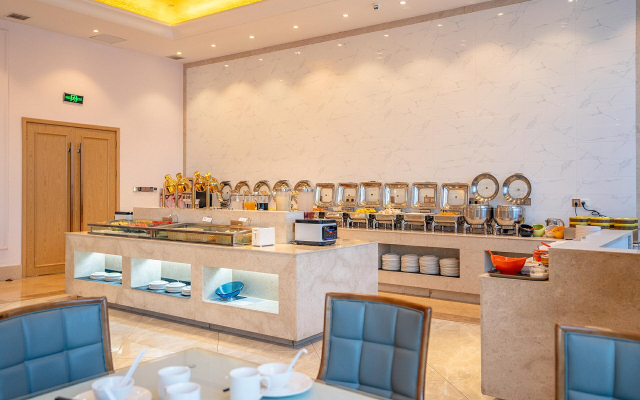 Vienna International Hotel Qishi Center Branch in Dongguan, Guangdong.