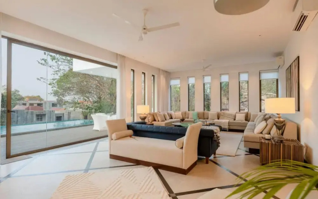 Lux 4bhk w Elevated Pool 3km to Beach Lazy Duck