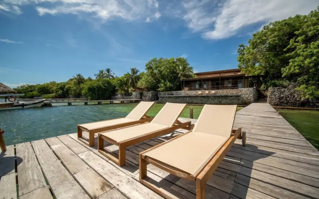 w Stunning 6BR Beachfront Villa in Rosario