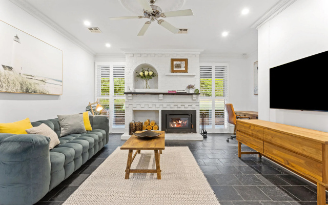Tranquil Estate With Pool Heated Spa Gardens