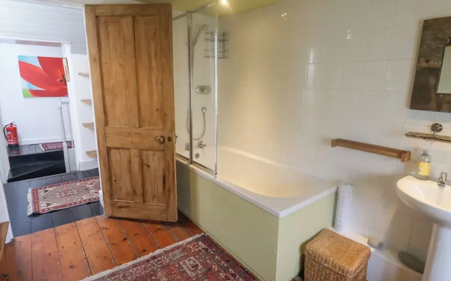 Coombe Street Cottage
