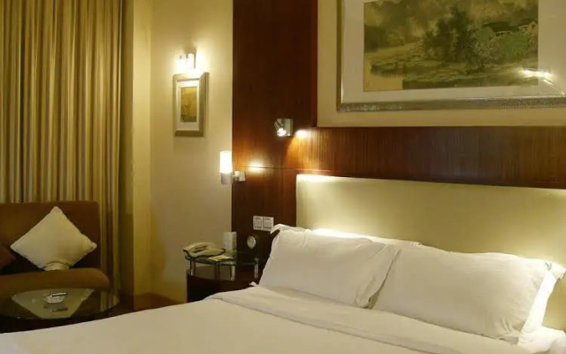 Red Crowned Crane Hotel