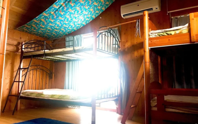 Guest House Long Island - Hostel