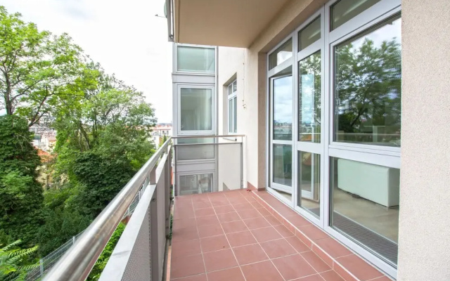 Luxurious apart.with swimming pool