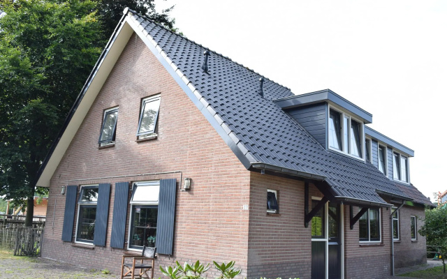 Spacious Farmhouse with Barbecue near Veluwe