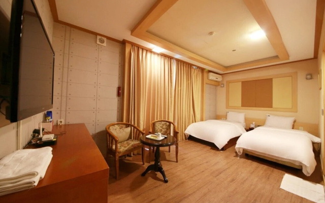 Jes Hot Spring Hotel