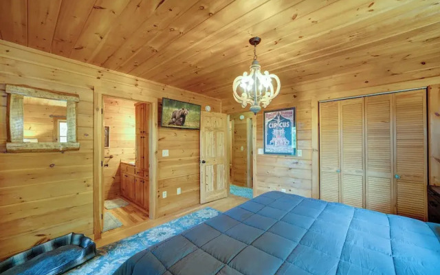 Mountain Haven in the Woods