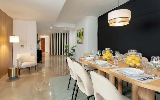 Luxury Apartment in City Center Puerta Real II