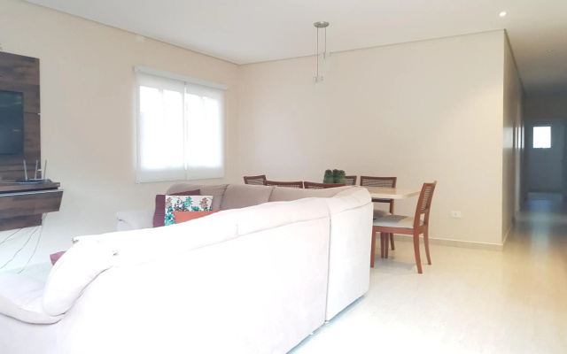 LINDA CASA TERREA UBATUBA - piscina, wifi, AC, churrasqueira, praia Lagoinha
