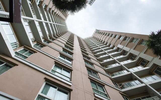 The Narathiwas Hotel & Residence Sathorn Bangkok вид на фасад