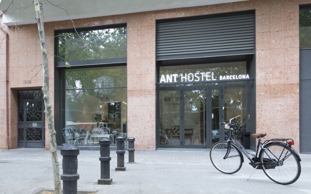 Ant Hostel Barcelona Барселона вид на фасад