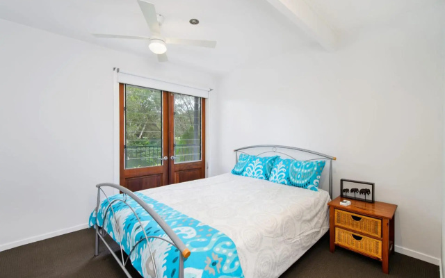 BONNY BEACH HOUSE - Holiday Accomodation with Pool