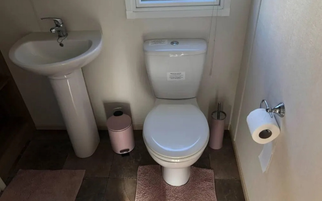 Lovely 3-bed Caravan With Hot Tub in Lincolnshire