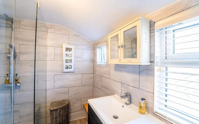 Seaside Snug – 2 bedroom home