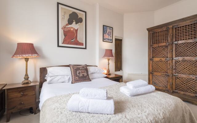 Отель Bohemian home by Kings Cross комната для гостей