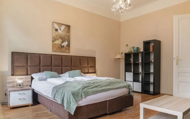 Spacious 2BR Apartment Central Long Stay
