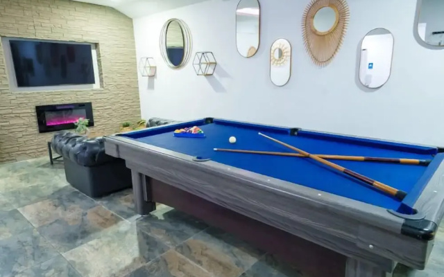 Provenza 5BR Jacuzzi 1 Block from Lleras