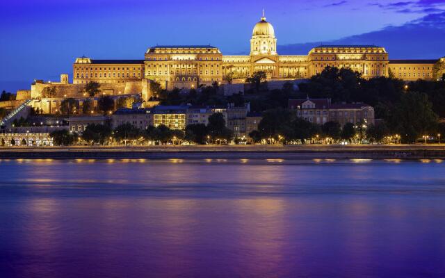 Отель Mercure Budapest Castle Hill Венгрия, Будапешт - 2 отзыва об отеле, цены и фото номеров - забронировать отель Mercure Budapest Castle Hill онлайн вид на фасад