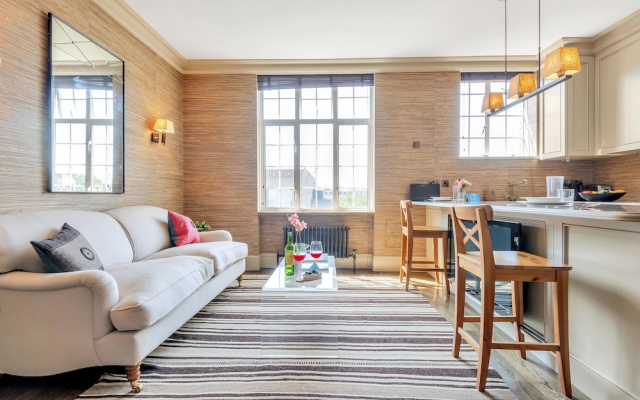 Stunning Chelsea Manor Gem - HBG