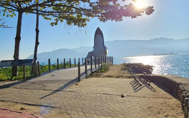 Quarto 100m da praia Pereque