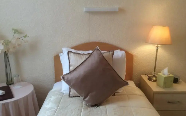 Cleve Court Hotel