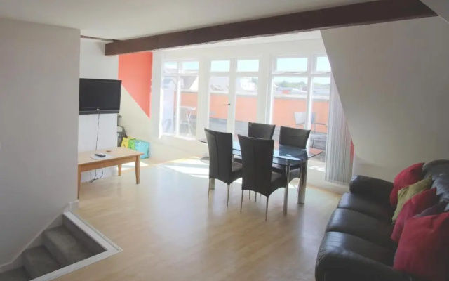 Stunning Central Exeter Apartment with balcony and fantastic view