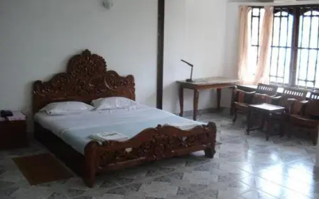 Shirleys Beach Hotel
