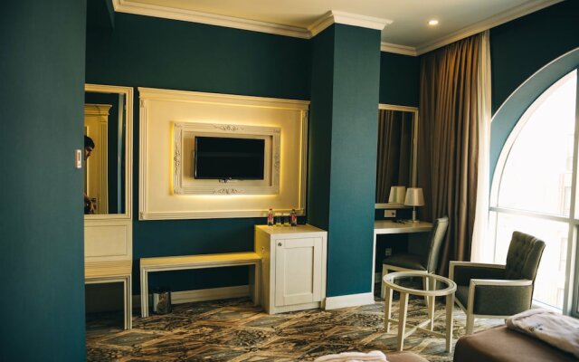 Emerald Suite Hotel 0