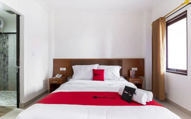 RedDoorz near Art Centre Bali