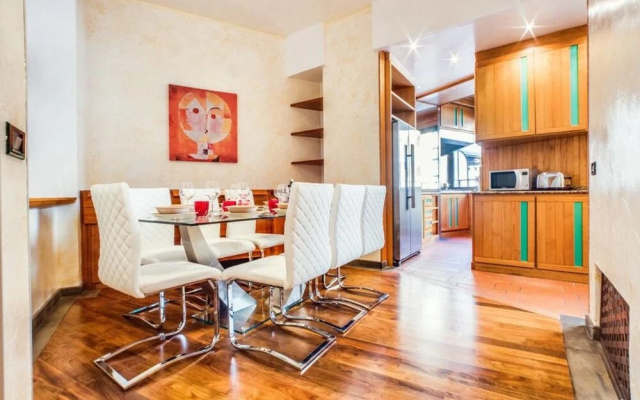 Spacious and Modern 3 bed Flat in Central Location