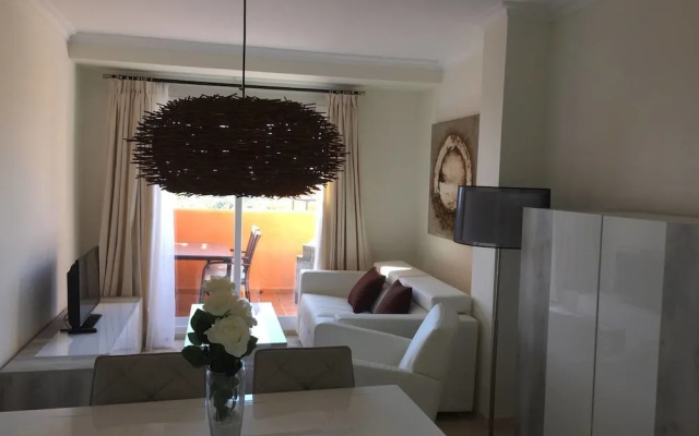 Luxury furnished 1 Bedroom with views AA16