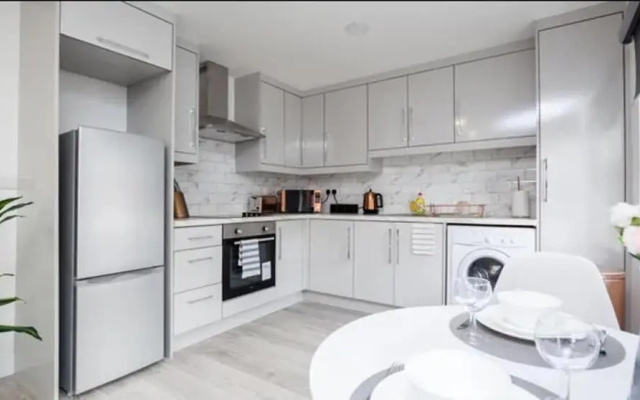Spacious 1 bed Flat With View