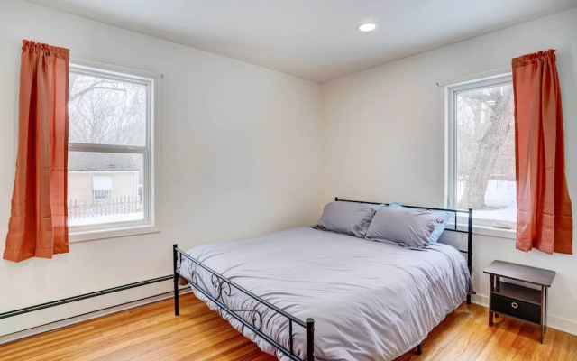 Hopkins Vacation Rental ~ 12 Mi to Minneapolis
