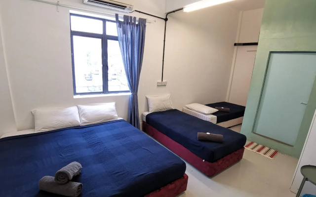 Hawk Hotel & Hostel
