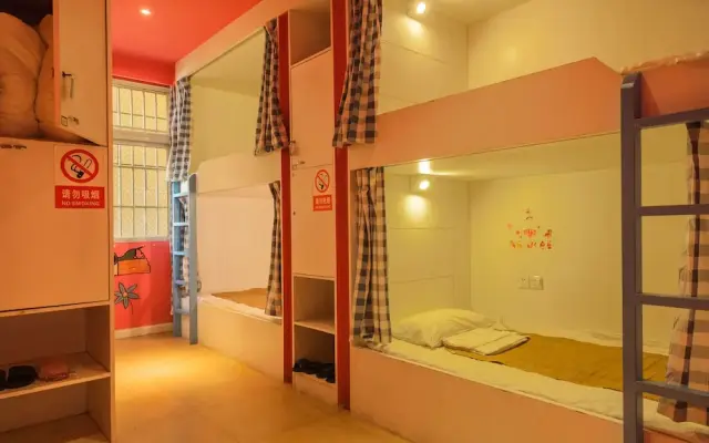 ShangriLa Free Life Youth Hostel