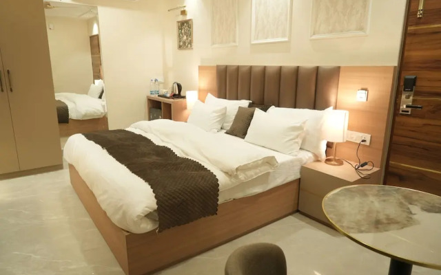 The Roseville Grand