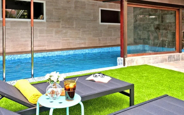 Villa With Pool and Beautiful Architecture