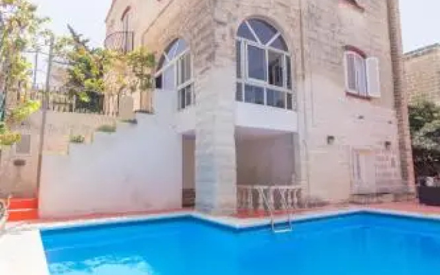 Basecamp Guest House