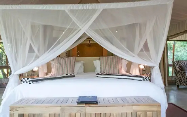 Tuli Safari Lodge