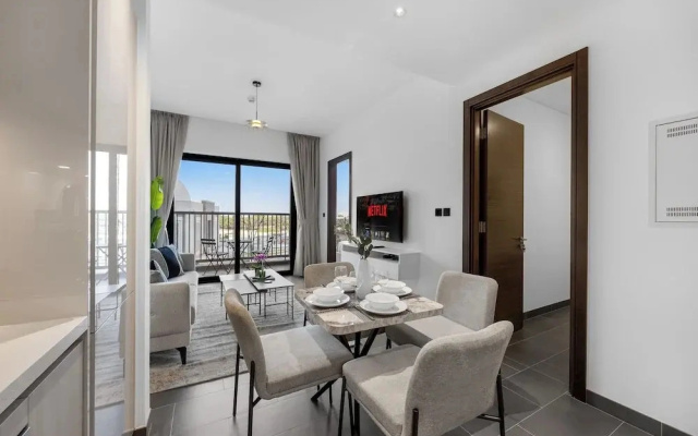Modern 1BR with Balcony Sobha Hartland