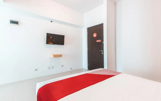 OYO Flagship 1170 The Habitat Karawaci