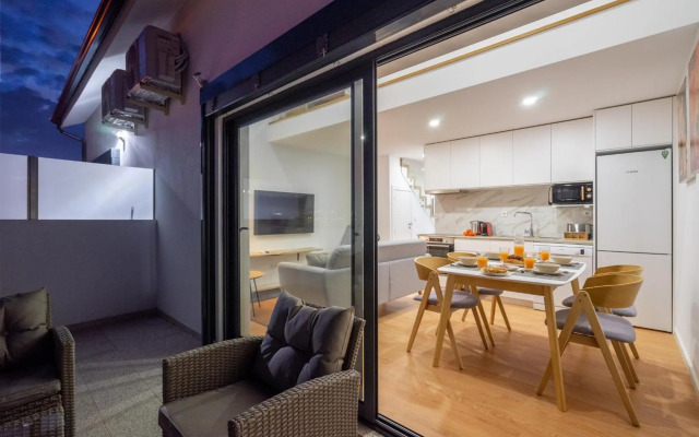 WHome Riverside View Premium Apartment w/ AC & Terrace