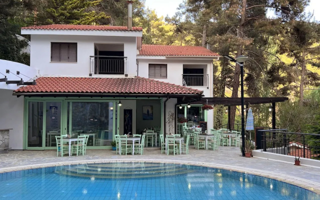 Poed Residence